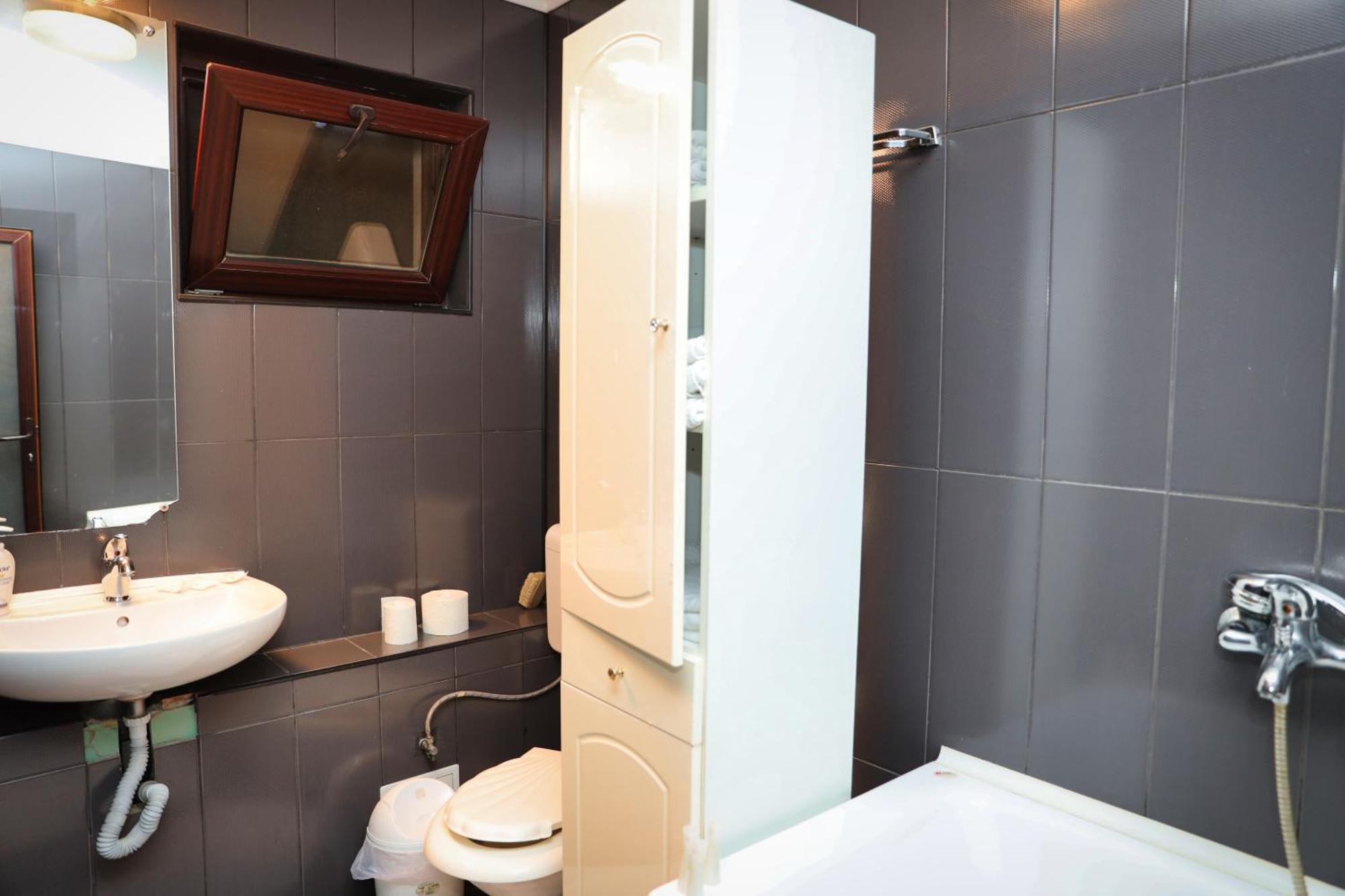 Pensiunea Giovani Targu Jiu Ngoại thất bức ảnh