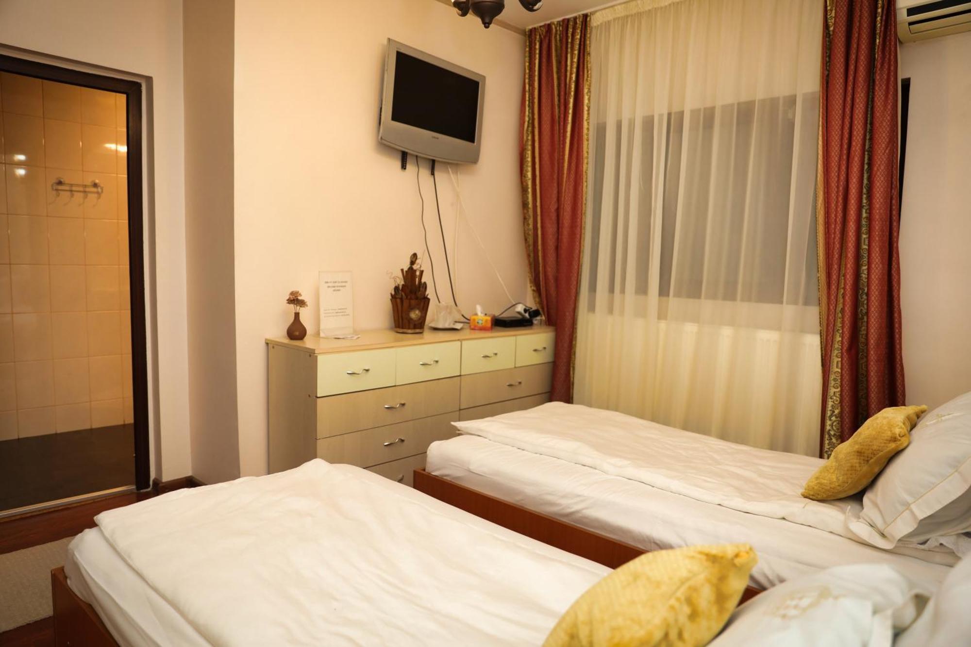 Pensiunea Giovani Targu Jiu Ngoại thất bức ảnh